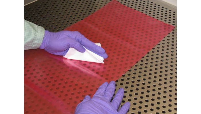 Cleaning under cleanroom conditions