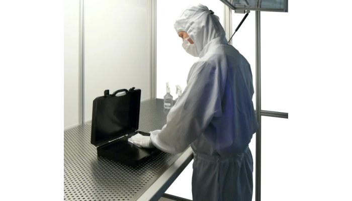 Cleanroom clothing: regulations in the clean environment